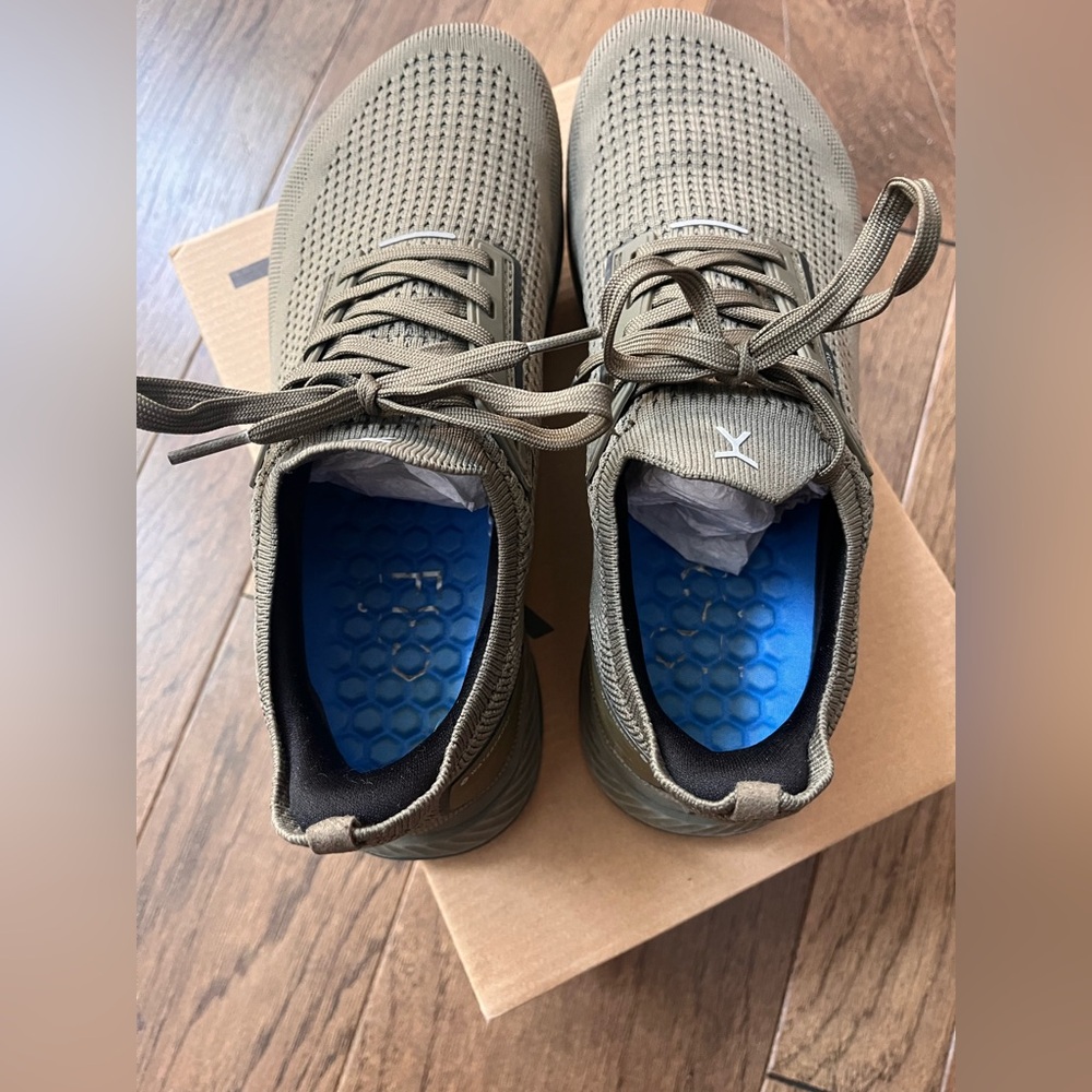 Flux Adapt Runner - Waterproof Knit Lace-Up Runner Shoes - Olive size 7.5 M/ 9 W - Picture 3 of 10
